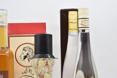 Assortiment de 4 bouteilles de spiritueux...