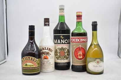 Assortiment de 7 bouteilles de spiritueux...