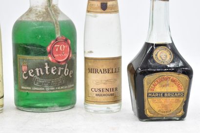 Assortiment de 5 bouteilles de spiritueux...