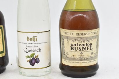 Assortiment de 3 bouteilles de spiritueux...