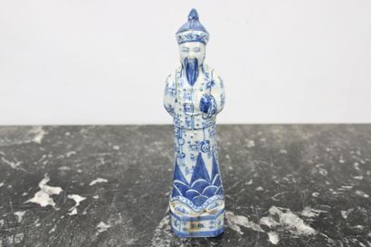 CHINE
Dignitaires mandarins, statues en porcelaine...