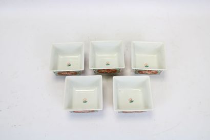 ASIE.
Ensemble de cinq coupelles en porcelaine...