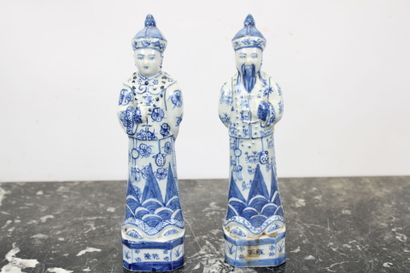 CHINE
Dignitaires mandarins, statues en porcelaine...