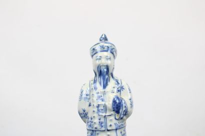 CHINE
Dignitaires mandarins, statues en porcelaine...