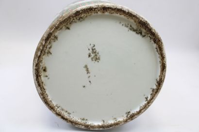 CHINE.
Importante paire de vases de la famille...