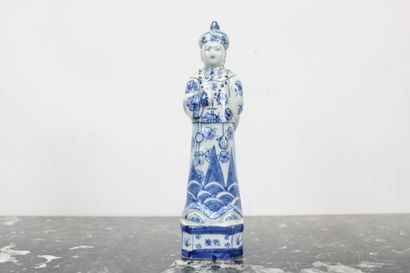 CHINE
Dignitaires mandarins, statues en porcelaine...