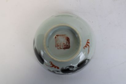 ASIE.
Ensemble de trois bols à riz en porcelaine...
