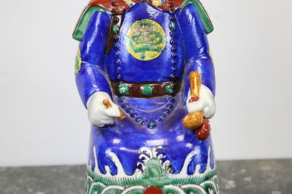 CHINE. 
Mandarin assis, statue en porcelaine...