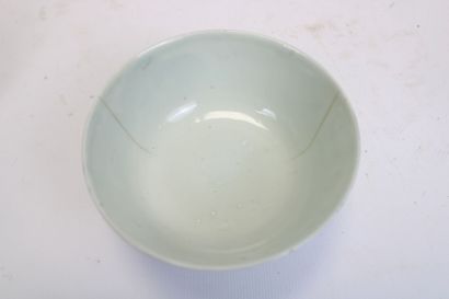 ASIE.
Ensemble de trois bols à riz en porcelaine...