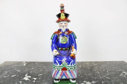 CHINE. 
Mandarin assis, statue en porcelaine...