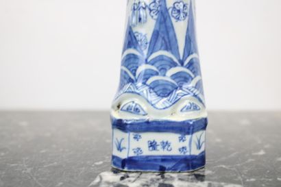 CHINE
Dignitaires mandarins, statues en porcelaine...
