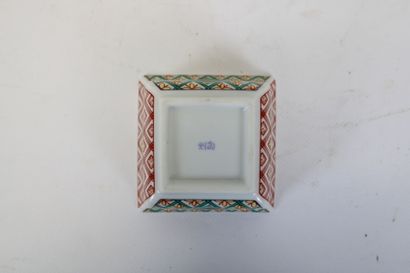 ASIE.
Ensemble de cinq coupelles en porcelaine...