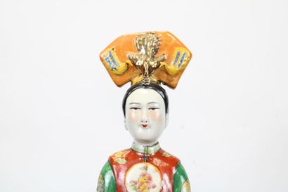 CHINE.
Impératrice, statuette en porcelaine...