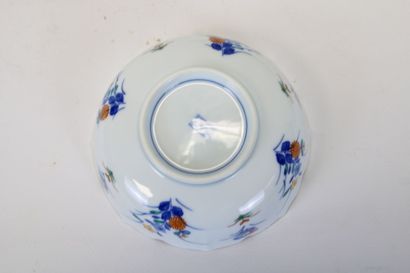 ASIE.
Ensemble de cinq bols en porcelaine...