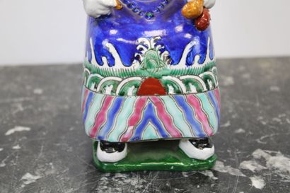 CHINE. 
Mandarin assis, statue en porcelaine...