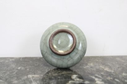 ASIE.
Petit vase en céramique émaillée céladon...