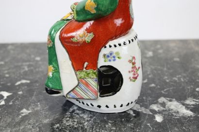 CHINE.
Impératrice, statuette en porcelaine...