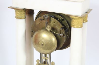 Portico clock in white marble with gilt bronze...