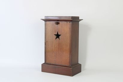 Mahogany veneered terminal clock, Roman numeral...