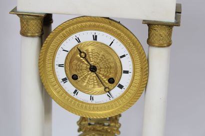 Portico clock in white marble with gilt bronze...