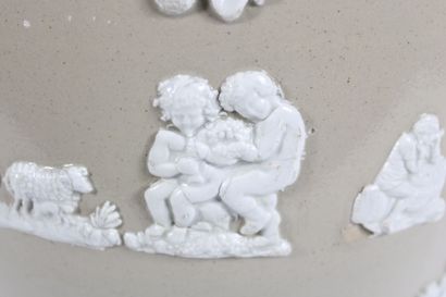 WEDGWOOD. In the taste of.
Glazed ceramic...