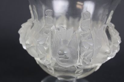 LALIQUE France. Dampierre model. 
Transparent...