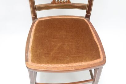 Pair of English marquetry chairs. 19th century.
Dimensions:...