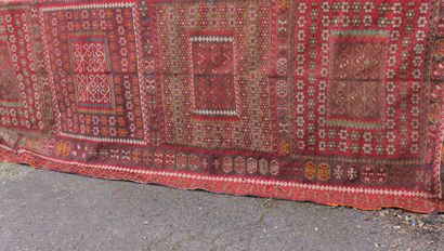 Caucasus rug, geometric diamond pattern in...