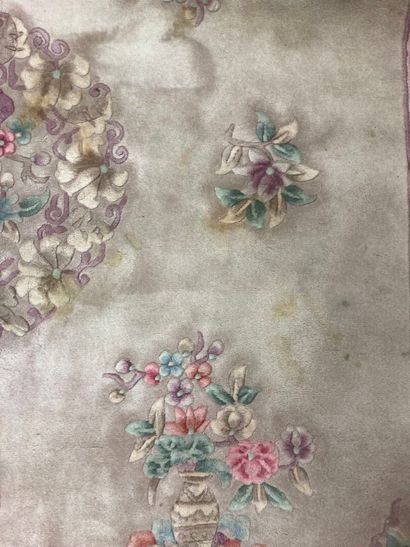 China Tien Sin.
Wool velvet on cotton foundation....