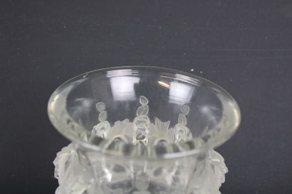 LALIQUE France. Dampierre model. 
Transparent...