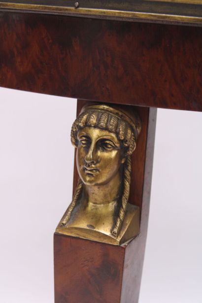 Gueridon in burr wood, ormolu trim decorated...