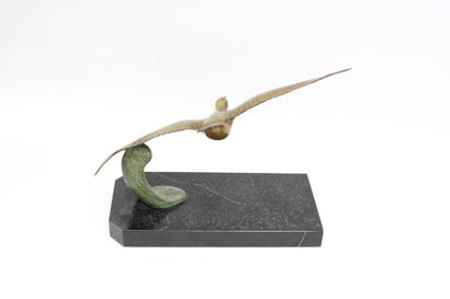 Pair of bookends featuring seagulls in flight,...