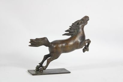 20th century school.
Galloping horse, bronze...