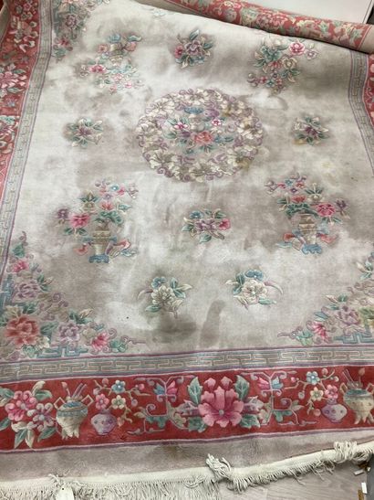 China Tien Sin.
Wool velvet on cotton foundation....