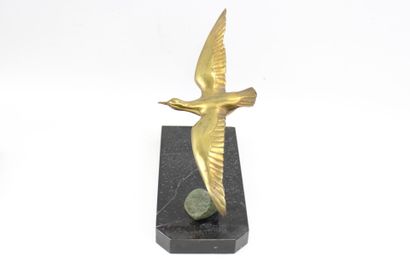 Pair of bookends featuring seagulls in flight,...