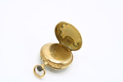 Small neckwatch in yellow gold 750 horsehead...