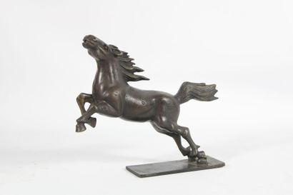 20th century school.
Galloping horse, bronze...