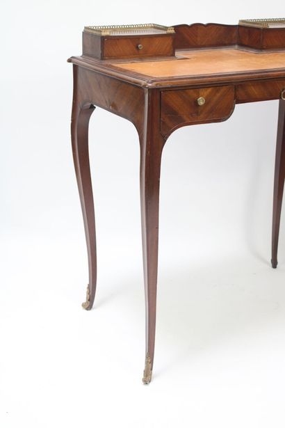 Nancy School.
Desk in mahogany veneer and...