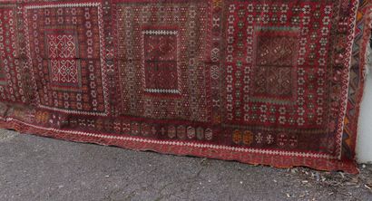 Caucasus rug, geometric diamond pattern in...