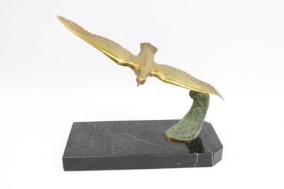 Pair of bookends featuring seagulls in flight,...