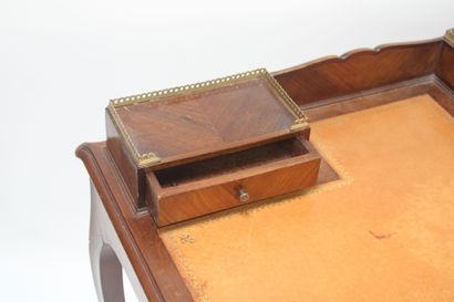 Nancy School.
Desk in mahogany veneer and...