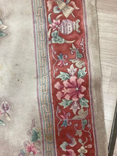 China Tien Sin.
Wool velvet on cotton foundation....