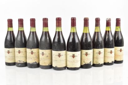 Réunion de 10 bouteilles de SAVIGNY-LES-BEAUNE...