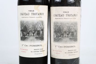 2 bouteilles de POMEROL 1943 du Château TROTANOY...