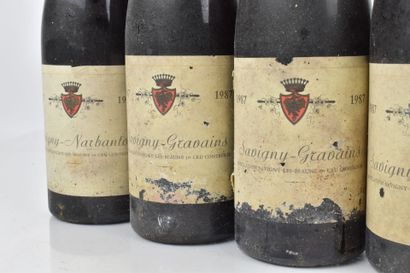 Réunion de 10 bouteilles de SAVIGNY-LES-BEAUNE...