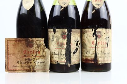 Réunion de 3 bouteilles de CORTON de Charles...