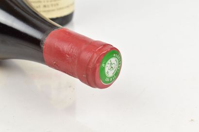 Réunion de 2 bouteilles de NUITS-SAINT-GEORGES...