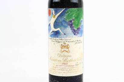 1 bouteille de PAUILLAC 1982 du Château MOUTON...