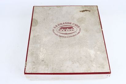 Coffret réunissant 2 bouteilles de vin de...