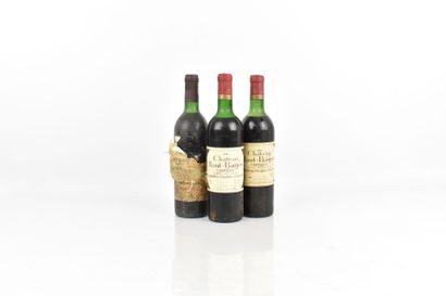 Réunion de 3 bouteilles de Bordeaux : 
-...